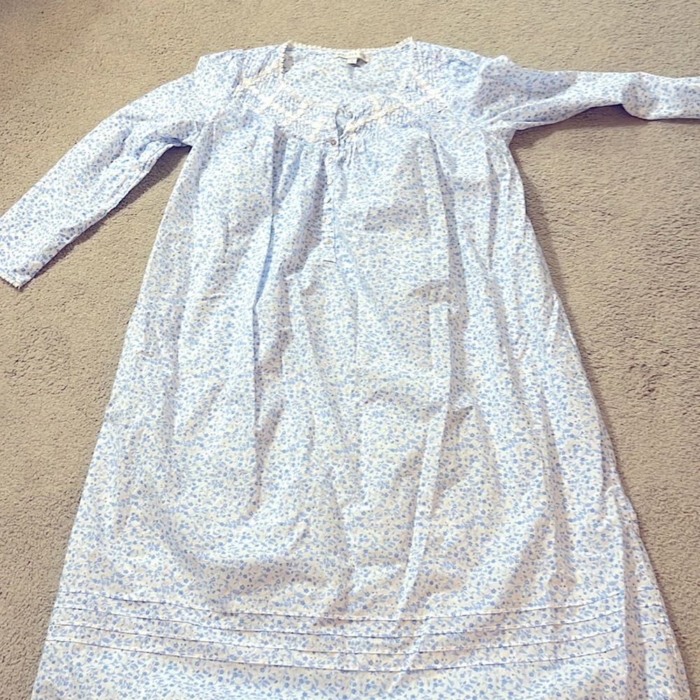 Eileen West Blue Floral Nightgown Sz Small
